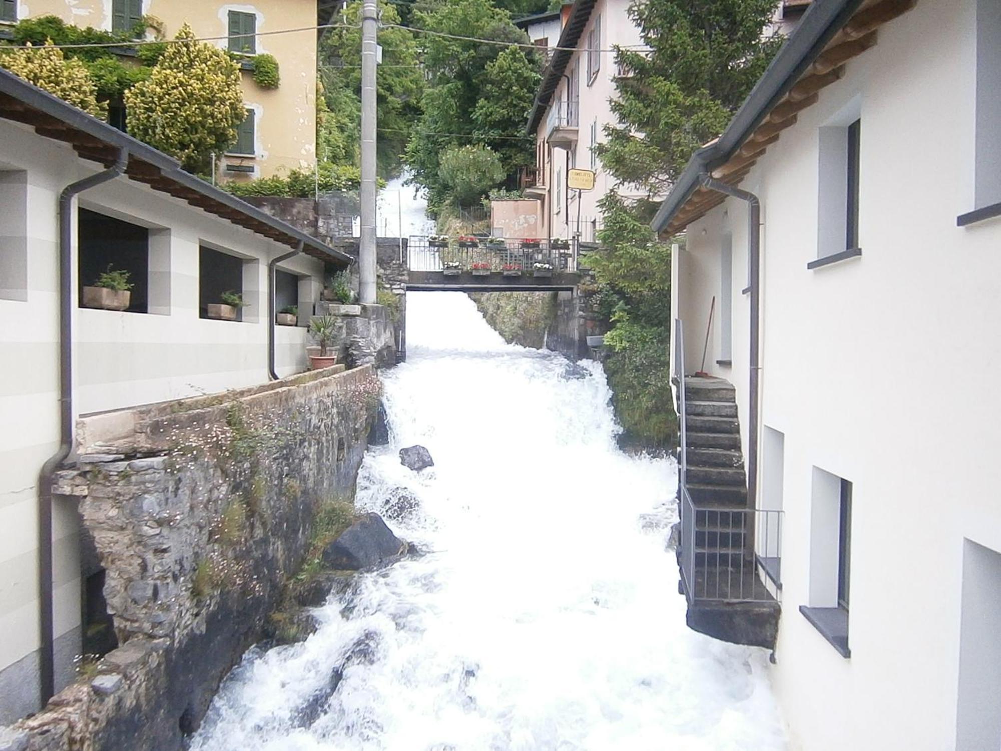 Casa In Riva Al Lago Varenna Eksteriør billede
